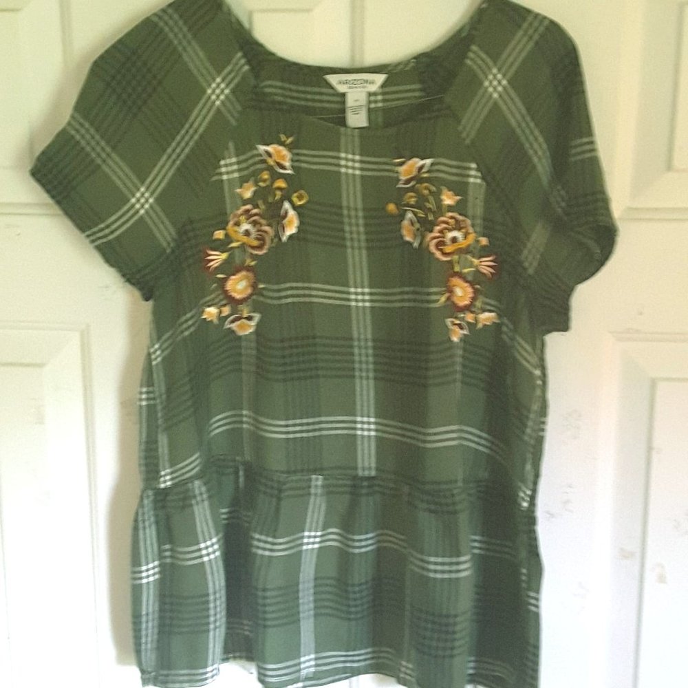 ARIZONA Green Blouse with Embroidery